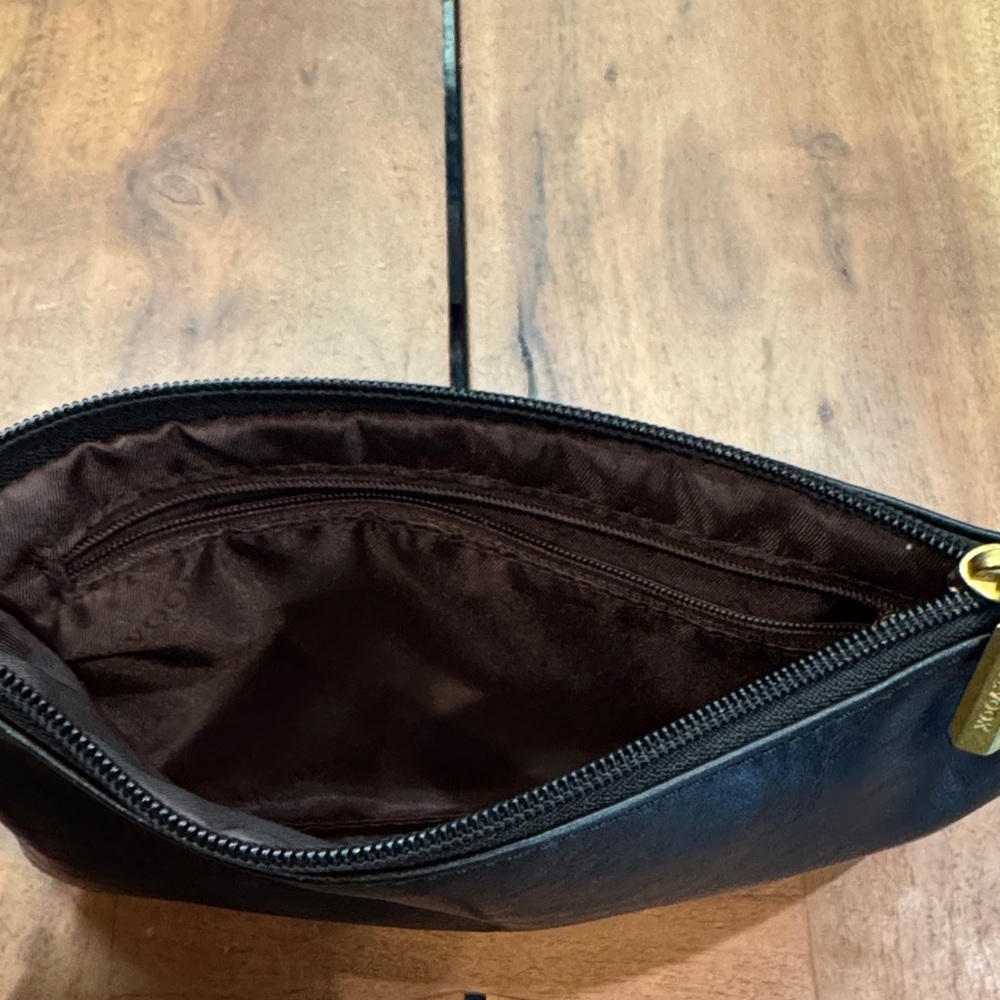 Lovevook Sleek Black Leather Wristlet with Gold Hardware 0237 - Picture 2 of 5